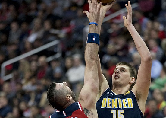 晶宫的中场 晶宫的中场